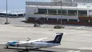  Suasana bandara Madeira International Airport  yang resmi berganti nama menjadi Cristiano Ronaldo Airport  di Madeira, Santa Ceruz, (29/3/2017). Bandara ini berganti nama sebagai penghargaan untuk Ronaldo. (EPA/Gregorio Cunha)