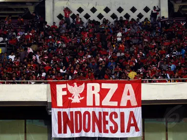 Sekitar 35 ribu suporter memenuhi Stadion GBK Jakarta, Senin (5/5/2014). (Liputan6.com/Helmi Fithriansyah)