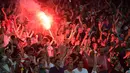 Suporter Feyenoord merayakan kemenangan timnya atas MU pada matchday pertama Grup A Liga Europa, di Stadion Feijenoord, Rotterdam, Jumat (16/9/2016) dini hari WIB. (AFP/ANP/Emmanuel Dunand)