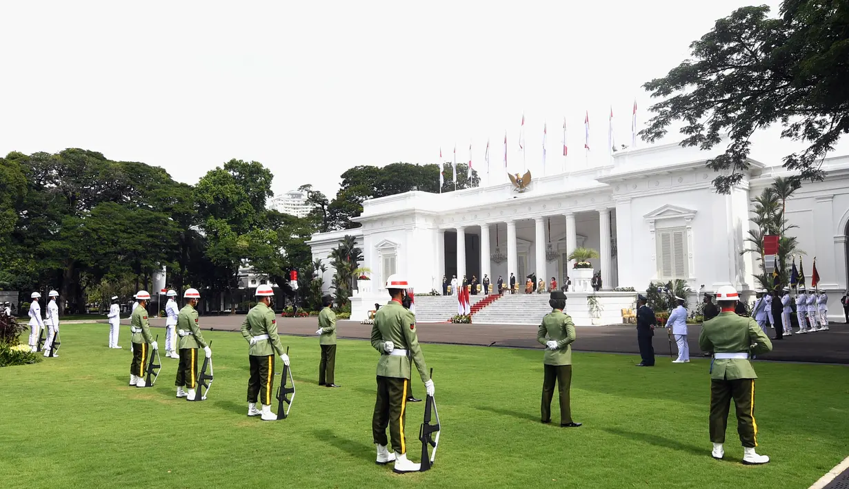 Suasana upacara HUT ke-76 TNI yang diikuti Presiden Joko Widodo atau Jokowi dan Wakil Presiden Ma'ruf Amin di halaman Istana Merdeka, Jakarta, Selasa (5/10/2021). (Foto: Istana Kepresidenan)