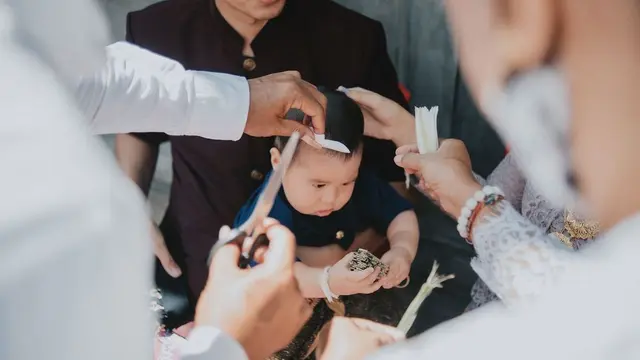 7 Momen Upacara Otonan Anak Westny DJ yang Penuh Akan Makna