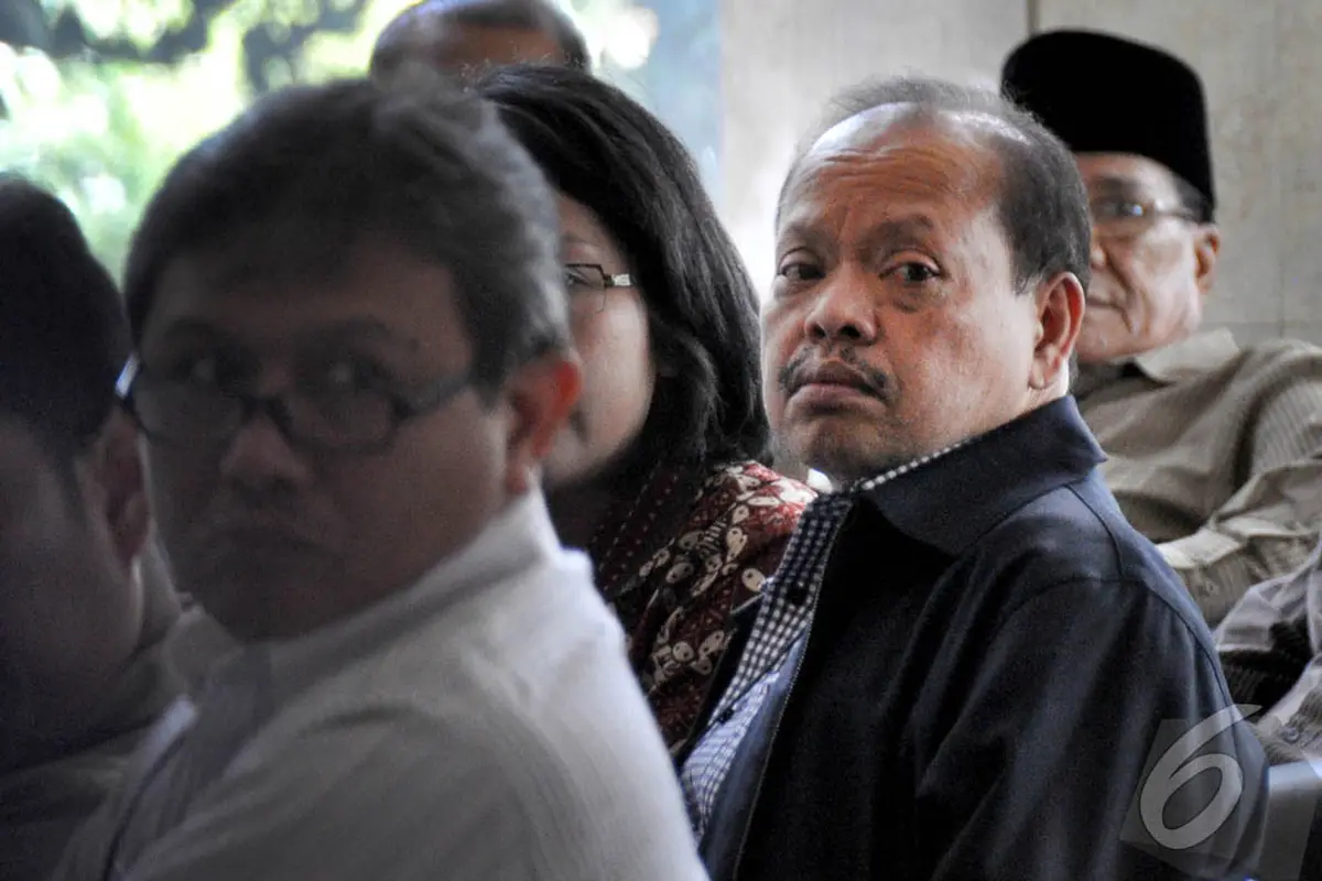 Diperiksa Perdana Sebagai Tersangka, Sutan Bhatoegana Tegang