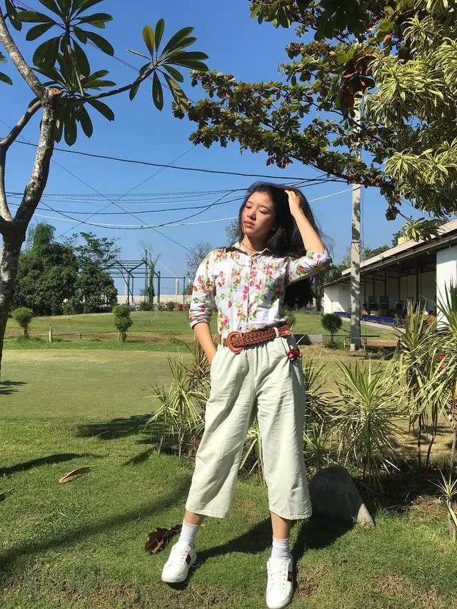 7 Gaya Casual Tiara Andini Ini Bisa Jadi Inspirasi saat Liburan, Tetap Stylish