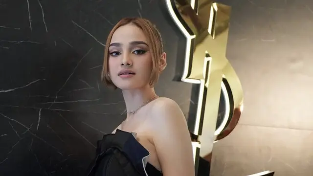 Gaya Elegan dan Anggun Syifa Hadju