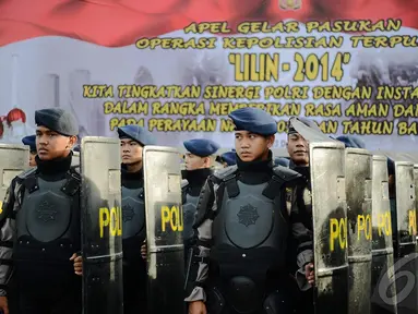 Aparat Kepolisian dalam apel operasi lilin 2014,  Jakarta (22/12/2014). (Liputan6.com /Faizal Fanani)