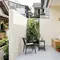 6 Ide Teras Minimalis untuk Rumah Berdempetan agar Aktivitas Penghuni Tetap Privat