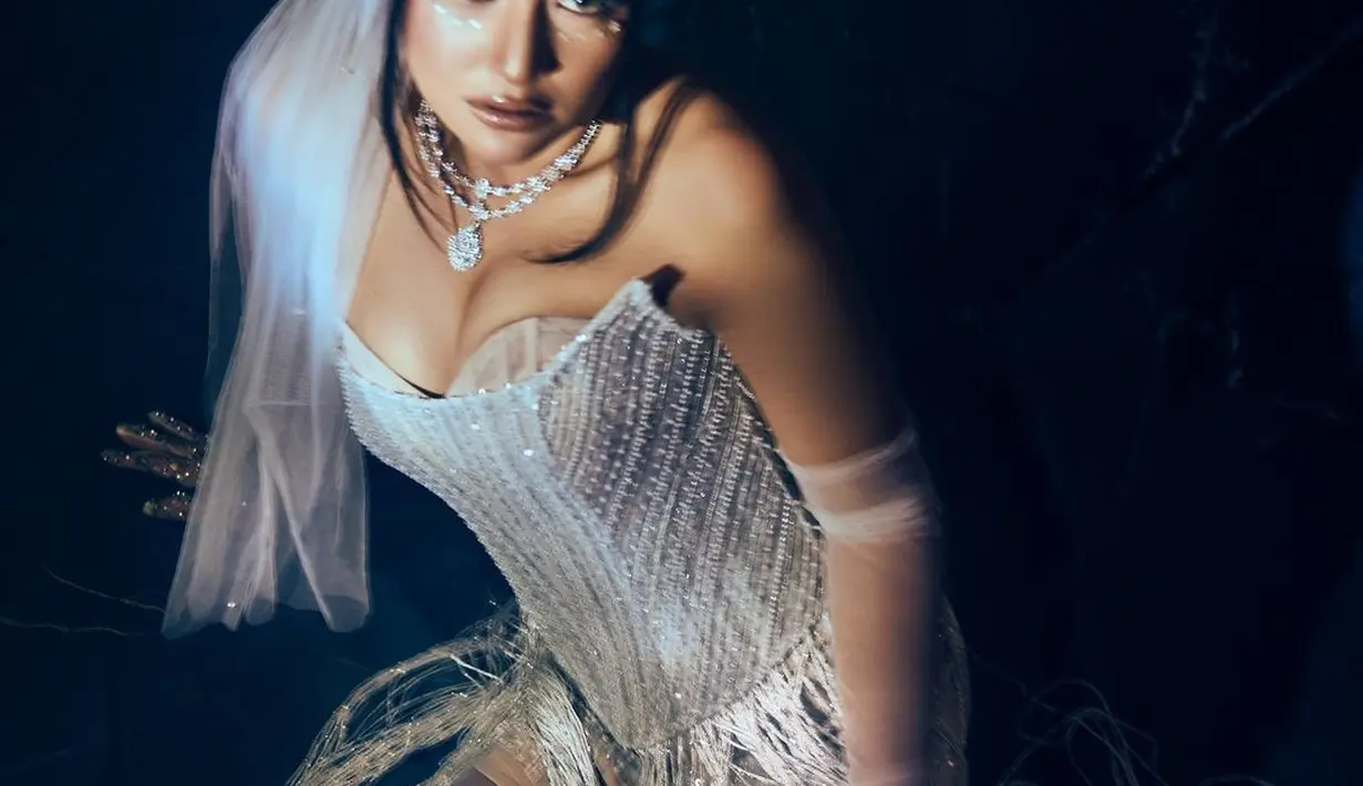 Di beberapa potret terbarunya, Marshanda mendapatkan respons positif dari netizen. Pasalnya, setelah menjalani gaya hidup sehat, penampilan terbaru Marshanda dinilai makin cantik. [Foto: Instagram/marshanda99]