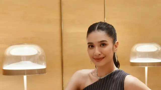 Mikha Tambayong saat BVLGARI Year End Party. [@miktambayong]