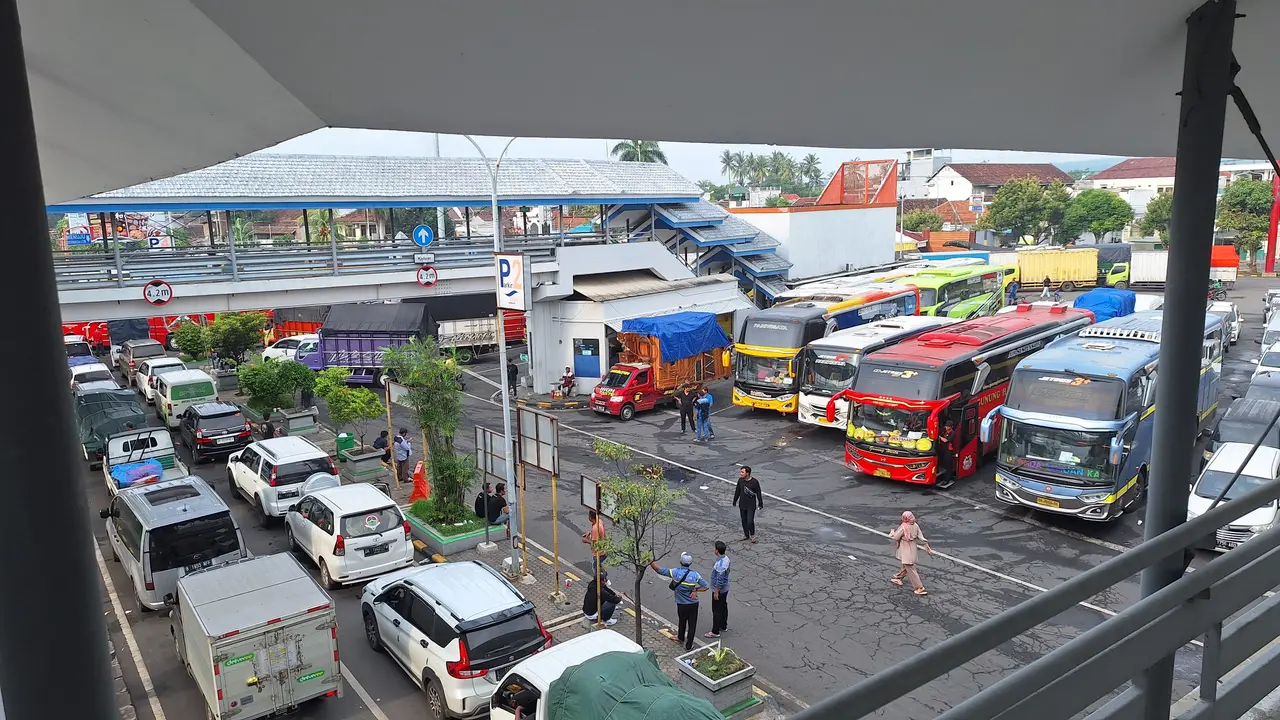 Suasanya penyeberangan Pelabuhan Ketapang mulai normai usai dua hari diterjang cuaca buruk. (Istimewa)