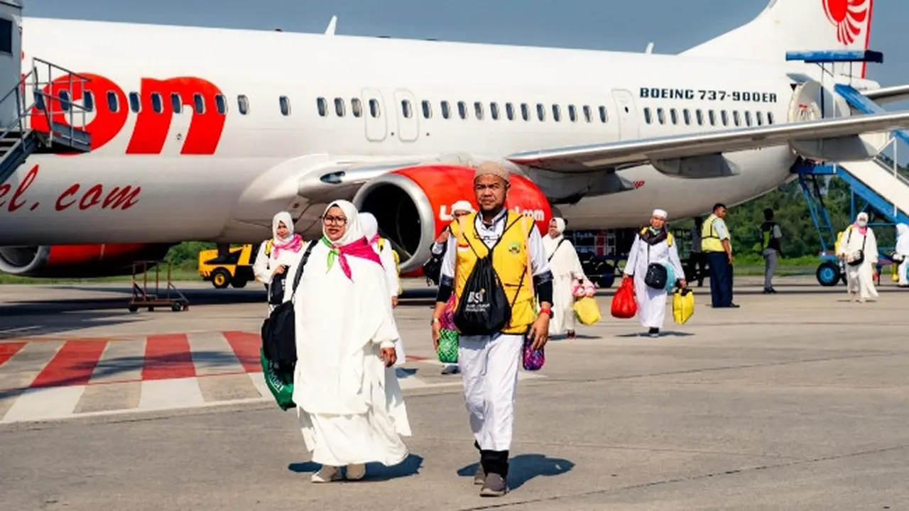 Jemaah haji Riau saat tiba di Bandara Sultan Syarif Kasim II Pekanbaru.
