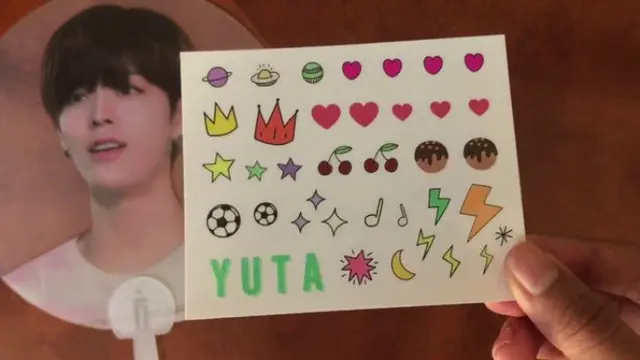 Salah satu contoh produk fansite © youtube.com/Dobunnie