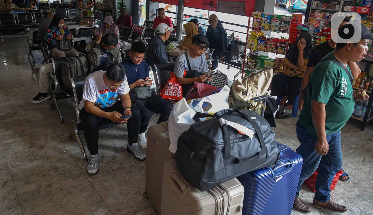 Menteri Perhubungan, Dudy Purwagandhi mengatakan ada 32.130 unit bus berkapasitas 1,2 juta penumpang serta 113 terminal penunjang sudah siap dioperasikan. (Liputan6.com/Angga Yuniar)