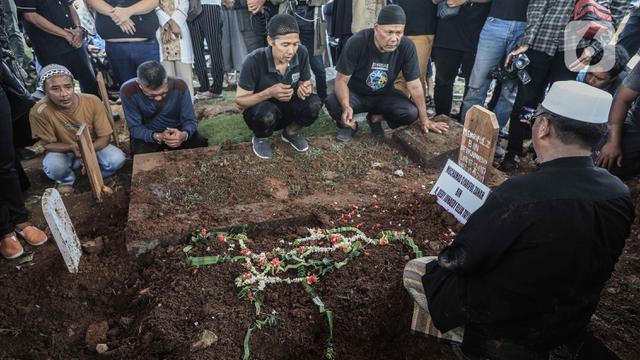 Suasana Haru Warnai Pemakaman Cecep Reza