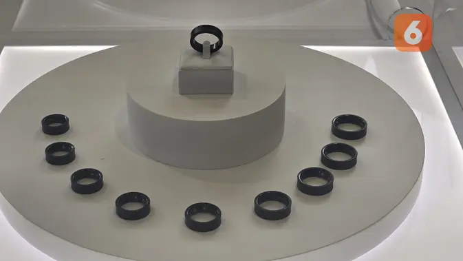 Penampakan Samsung Galaxy Ring yang telah resmi diperkenalkan ke publik. (Liputan6.com/Agustin Setyo Wardani)