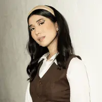 Libatkan Jefri Nichol, Christie Rilis Lagu Sekaligus Video Musik Berjudul Love Me Back. (ist)