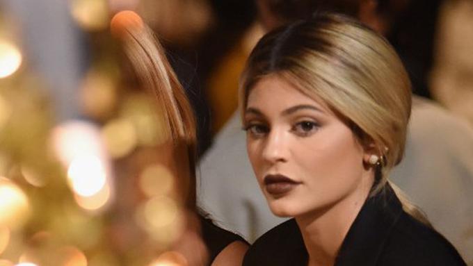 Bahagia Karena Hamil Kenapa Kylie Jenner Sembunyikan Perut News