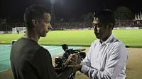 Raphael Maitimo dikaitkan dengan Semen Padang setelah tertangkap berada di tribun Stadion H. Agus Salim saat Semen Padang menjamu Borneo FC, Sabtu (16/1/2016) malam. (Bola.com/Reza Bachtiar)