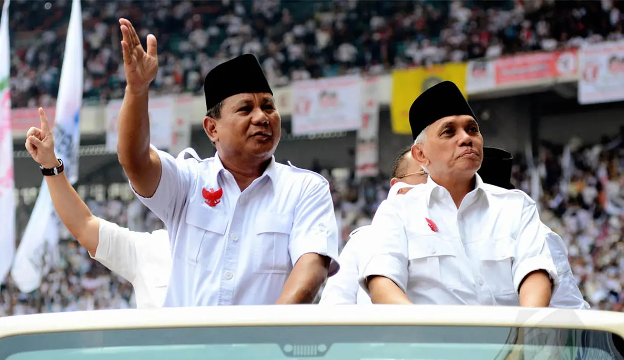 Prabowo tampak melambaikan tangan ke arah pendukungnya (Liputan6.com/Faizal Fanani)