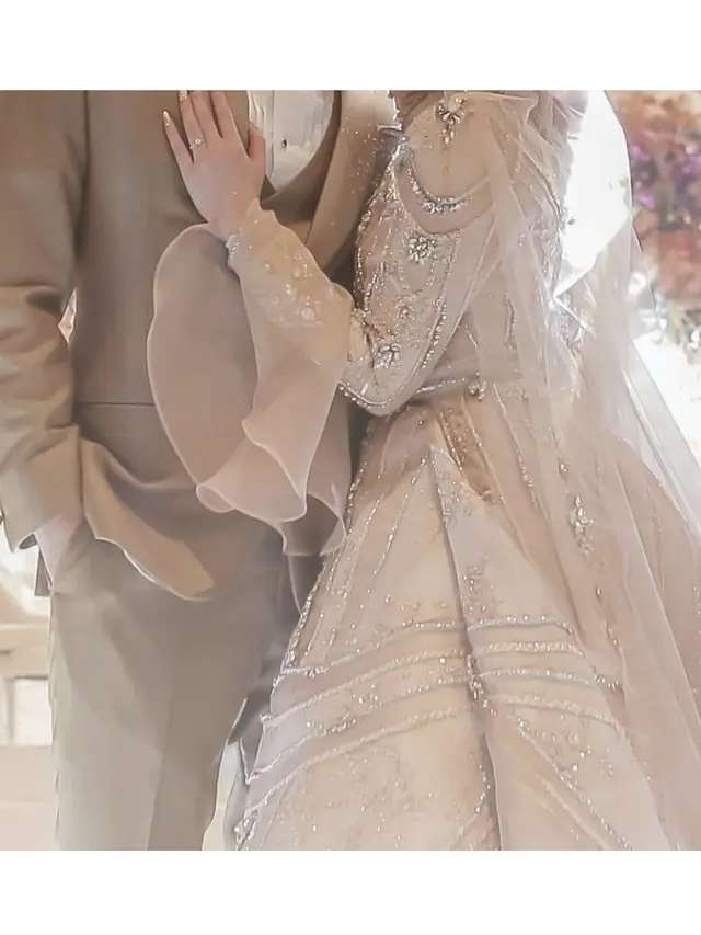 5 Potret Detail Gaun Pengantin Cut Meyriska, Bertabur 300 Kristal Swarovski