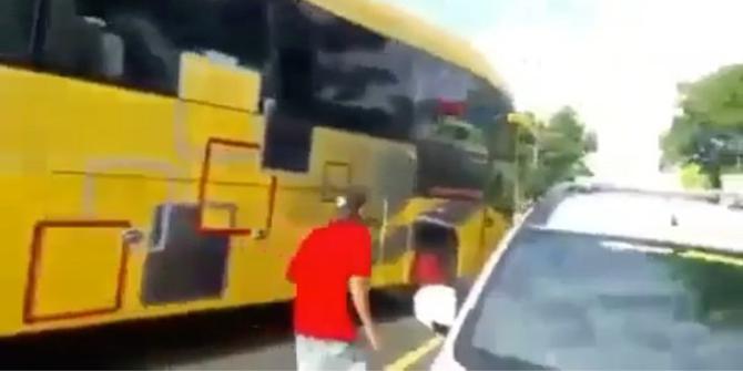 VIDEO: Detik-Detik Bus Nyaris Jatuh ke Kali karena Rem Blong