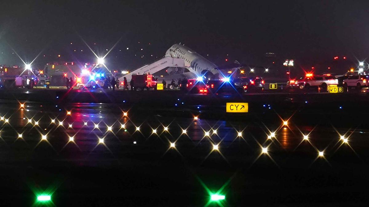 Kecelakaan Pesawat di Bandara LaGuardia New York, Dua Orang Tewas