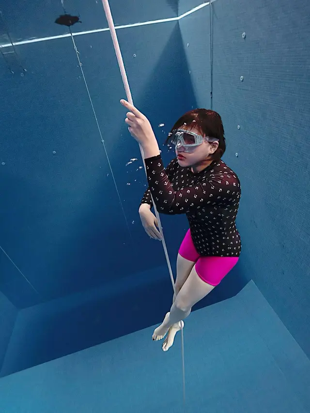 6 Potret Vicky Shu Belajar Free Diving, Pasang Target Meski Miliki Sinus