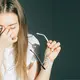 Mengurangi screen time yang tidak terlalu penting, terutama di luar jam kerja, bisa menjadi langkah sederhana namun berdampak besar bagi kesehatan mata. [Dok/Pexels.com/Nataliya Vaitkevich].