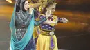 Penampilan penyanyi Siti Nurhaliza saat konser 'Dato Sri Siti Nurhaliza on Tour' di Istora Senayan, Jakarta, Kamis (21/2). Siti juga membawakan beberapa lagu miliknya yang jarang dibawakan ketika tampil di atas panggung. (Fimela.com/Bambang E Ros)