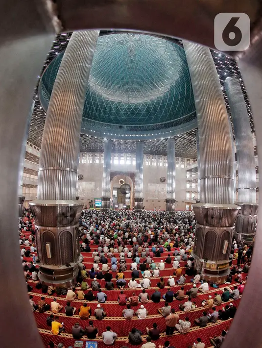 Sholat Jumat merupakan kewajiban setiap orang beriman, hal ini tercantum dalam Al Qur'an dan beberapa hadits.   (Liputan6.com/Angga Yuniar)