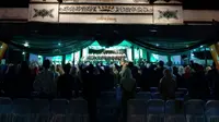 Muhammadiyah memberikan penghargaan kepada Sultan HB X dalam resepsi milad ke-105 di Keraton Yogyakarta