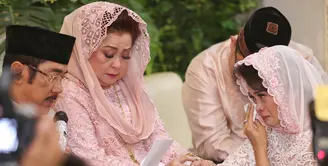 Jika tidak ada alangan, pada 12 Agustus mendatang, menjadi hari bersejarah bagi pasangan Sheza Idris dan Surya Ibrahim. Hari itu, keduanya akan meresmikan hubungannya ke jenjang yang lebih serius. (Adrian Putra/Bintang.com)