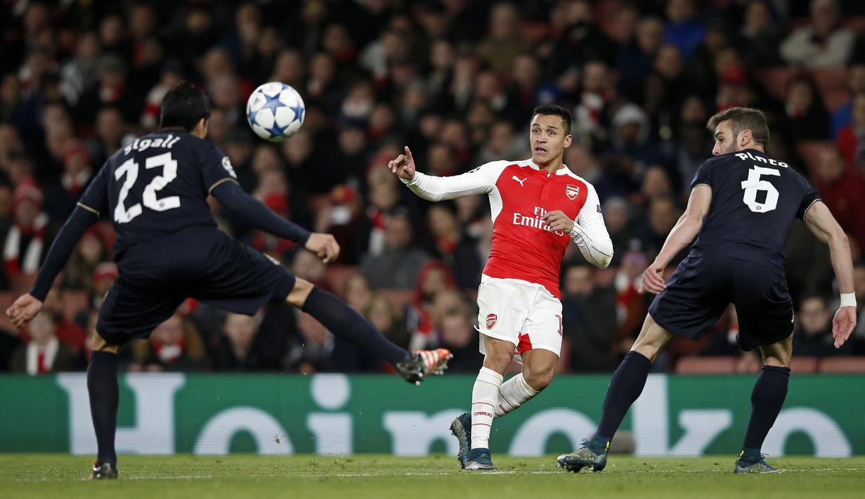 Alexis Sanchez didatangkan Arsene Wenger dari Barcelona dengan transfer Rp 619 Miliar pada Juli 2014. (AFP/Adrian Dennis)