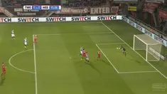 Video Erwin Mulder kiper Heerenveen melakukan penyelamatan beruntun mirip David de Gea. This video presented by BallBall.