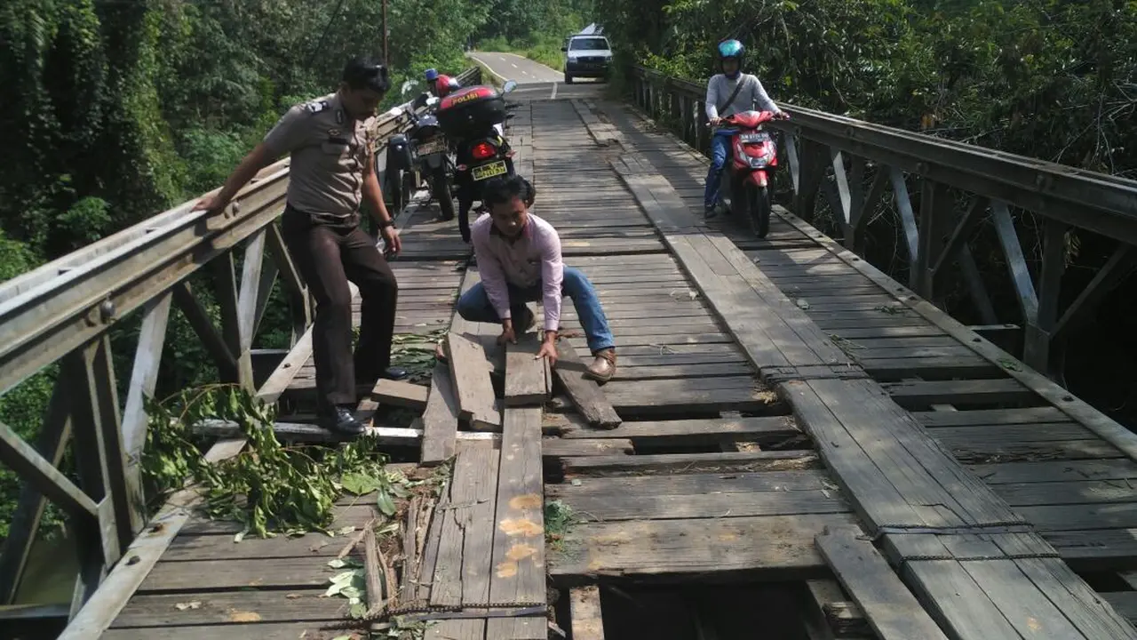 Jembatan Hubungkan Polisi dengan Hati Warga Pedalaman Kalimantan
