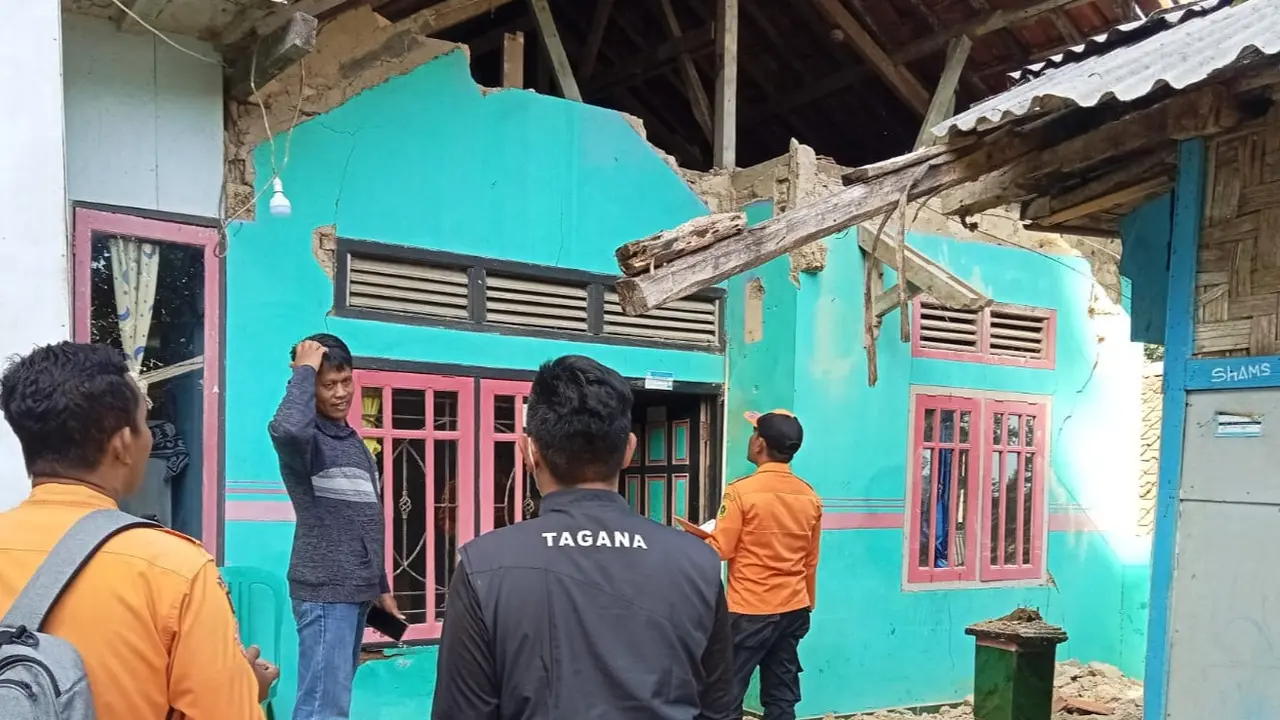 Sejumlah rumah di Bogor rusak akibat gempa Sukabumi. (Achmad Sudarno)