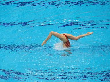 Atlet Rusia, Natalia Ishchenko, saat beraksi di nomor final solo free renang indah Kejuaraan Eropa Akuatik 2016 di London, Inggris, (10/5/2016). (Reuters/Andrew Boyers).