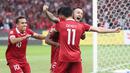 Pemain Timnas Indonesia, Marc Klok melakukan selebrasi bersama rekan-rekannya setelah mencetak gol ke gawang Thailand melalui eksekusi penalti dalam laga matchday ketiga Grup A Piala AFF 2022 di Stadion Utama Gelora Bung Karno, Senayan, Jakarta, Kamis (29/12/2022) sore WIB. (Bola.com/Abdul Aziz)