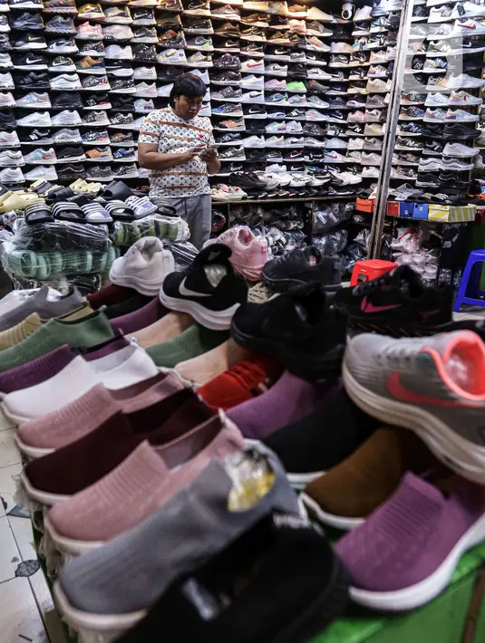 <p>Pasalnya apabila dolar AS naik terlampau tinggi juga tidak baik terhadap konsumsi mengingat Indonesia masih mengimpor banyak barang. (Liputan6.com/Angga Yuniar)</p>