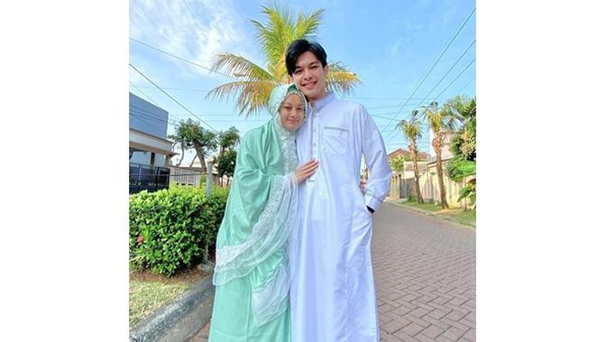 6 Momen Dinda Hauw & Rey Mbayang saat Idul Adha, Lebaran Pertama Jadi Suami Istri (sumber: Instagram.com/rey_mbayang)