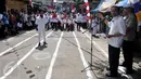 Mantan Menko Maritim, Rizal Ramli berpidato saat mengikuti upacara bendera peringati Hari Kemerdekaan ke 71 di RT 08 Bukit Duri, Manggarai, Jakarta Selatan, (17/8). Upacara dipimpin oleh Mantan Menko Maritim, Rizal Ramli .(Liputan6.com/Johan Tallo)