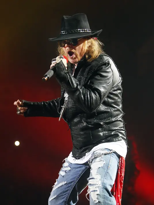Rintangan terbesar dari Guns N Roses memang adanya keretakan antara Axl Rose dan Slash. Namun sejak Mei lalu, Slash memang menyatakan tidak pernah bilang tidak ketika ditanya mengenai reuni. (Bintang/EPA)