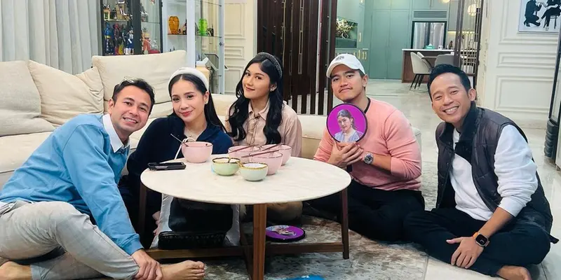 Momen Raffi Ahmad dan Nagita Slavina Sahur Bareng Kaesang-Erina, Ketemu Jokowi KW