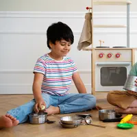 Bagi anak, konsep adil memang belum langsung matang. Di usia kecil mereka biasanya mengira adil berarti semua harus sama banyak, sama besar, dan sama persis. (foto/dok: freepik)