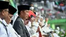 Presiden Joko Widodo atau Jokowi saat menghadiri acara puncak satu abad Nahdlatul Ulama (NU) di Sidoarjo, Jawa Timur, Selasa (7/2/2023). Jokowi menilai NU sebagai organisasi Islam terbesar di dunia layak berkontribusi untuk masyarakat internasional. (Biro Pers Istana Kepresidenan/Agus Suparto)