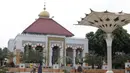 Suasana Masjid Istana Anak Yatim, Desa Cikeas Udik, Gunung Putri, Kabupaten Bogor, Jawa Barat, Jumat (30/4/2021). (Liputan6.com/Herman Zakharia)