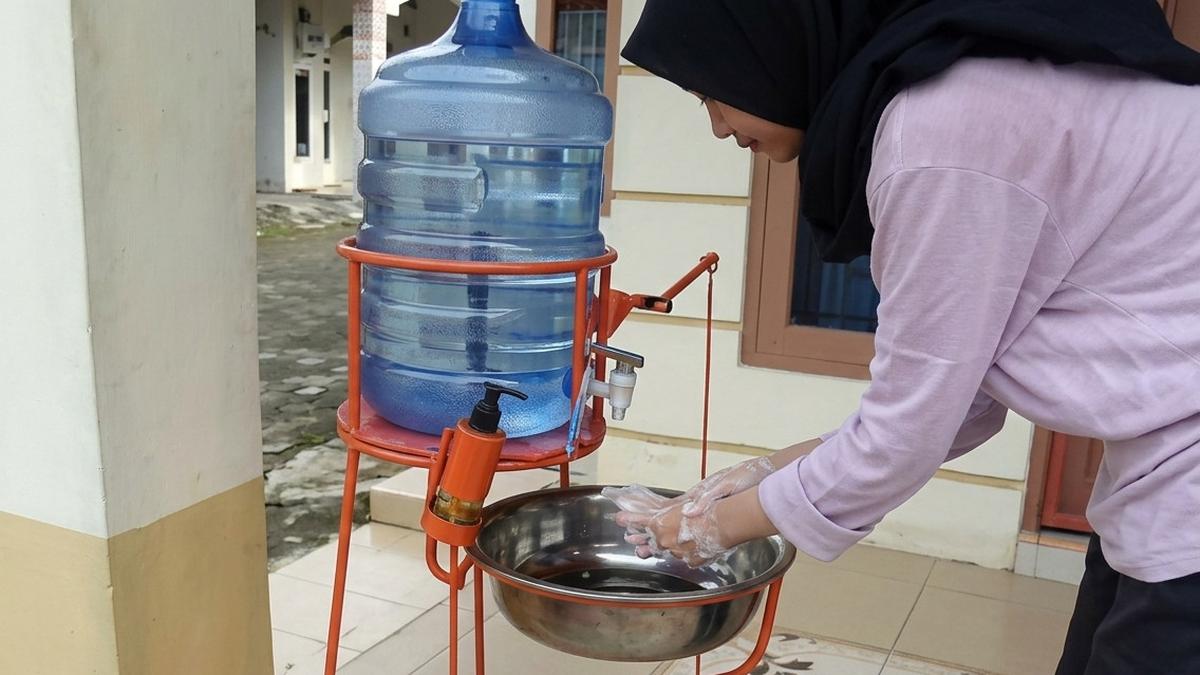 Cara Membuat Wastafel Cuci Tangan Outdoor dari Galon Bekas, Praktis dan Murah