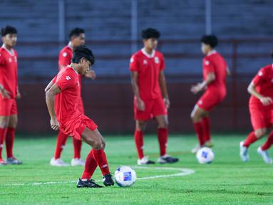 Timnas Indonesia U-17 menggelar sesi latihan jelang menghadapi Vietnam pada laga terakhir Grup A Piala AFF U-17 2026. (Bola.com/M Iqbal Ichsan)