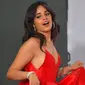 Penyanyi cantik asal Kuba, Camila Cabello berpose di belakang panggung selama MTV Europe Music Awards 2018 di Bizkaia Arena, Bilbao, Spanyol (4/11). Camila tampil cantik dan seksi bergaun berwarna merah di acara tersebut. (AFP Photo/Ander Gillenea)