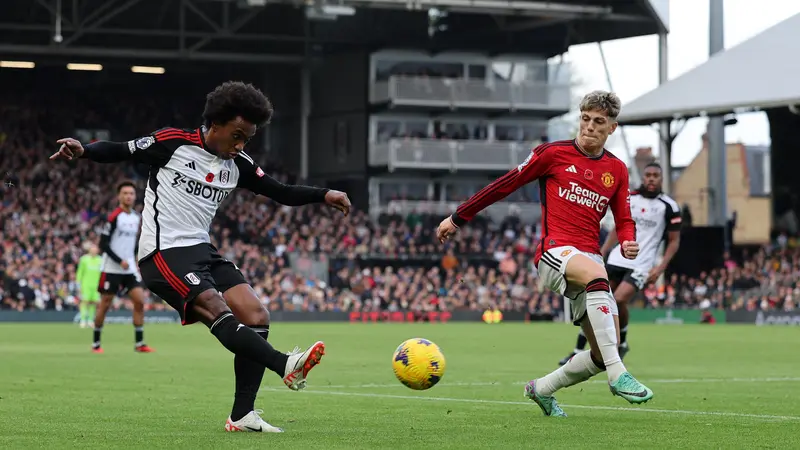 Hasil Liga Inggris Fulham vs Manchester United: Bruno Fernandes Selamatkan Muka Setan Merah - Bola Liputan6.com