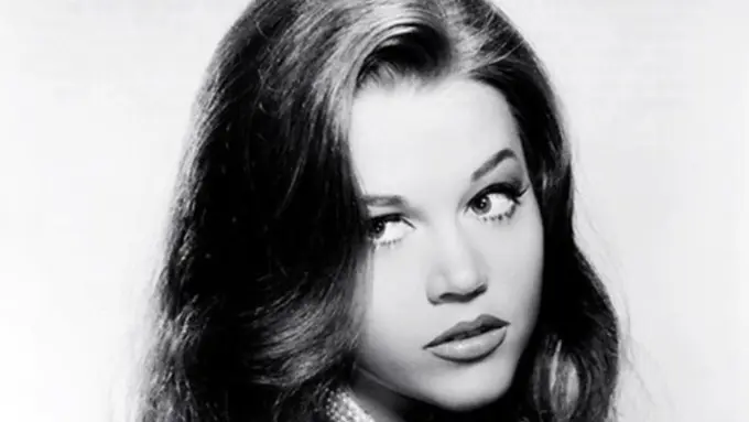 Wajah 20 Selebriti Saat Remaja Ini Mungkin Nggak Bisa Kamu Kenali